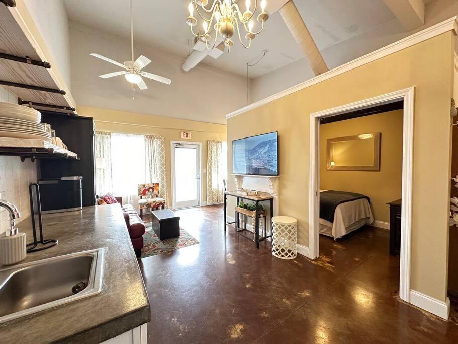 Haven At Hazel~Downtown Bungalow Demorest Exteriér fotografie